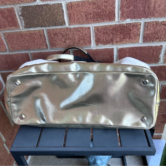 G.I.L.I. Weekender Bag Faux Shearling & Metallic Gold Duffel - Picture 4 of 10